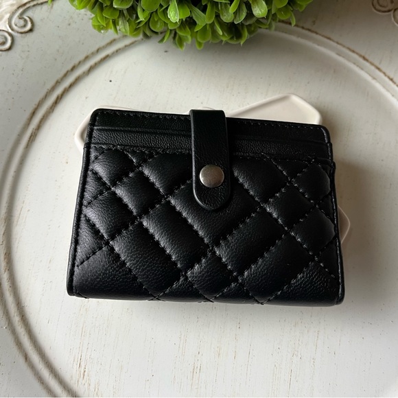 Kurt Geiger black quilted leather bifold cardholder like new - Picture 6 of 9